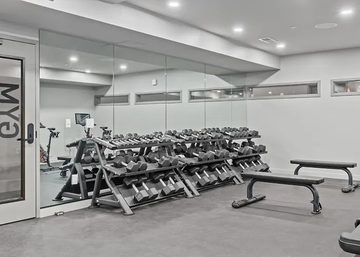Skyline View, Pool, Gym, Balcony\'S, Walk To Bway!